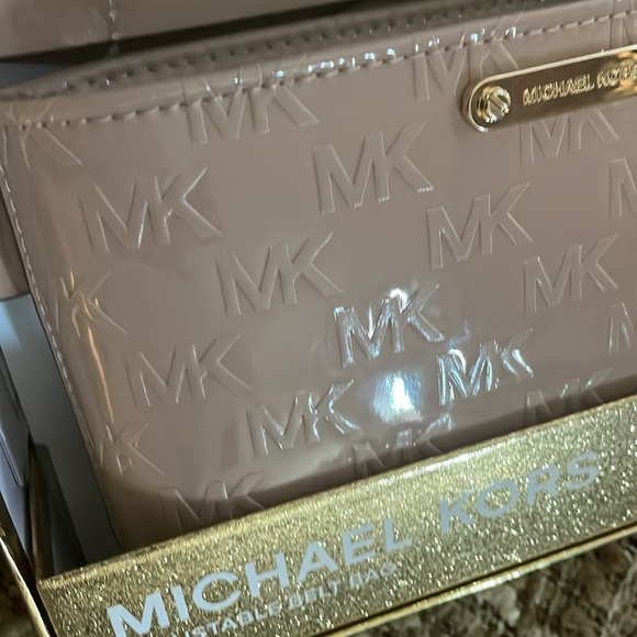 NWT NIB brand new with gift box belt adjustable table pink purse - Picture 2 of 8